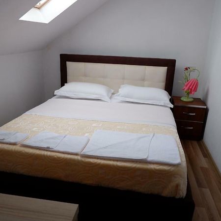 Hotel Kings Apartments Bajram Curri Extérieur photo