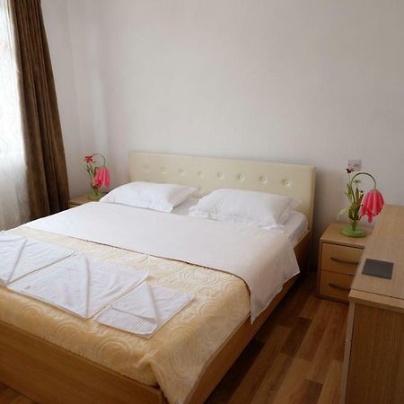Hotel Kings Apartments Bajram Curri Extérieur photo