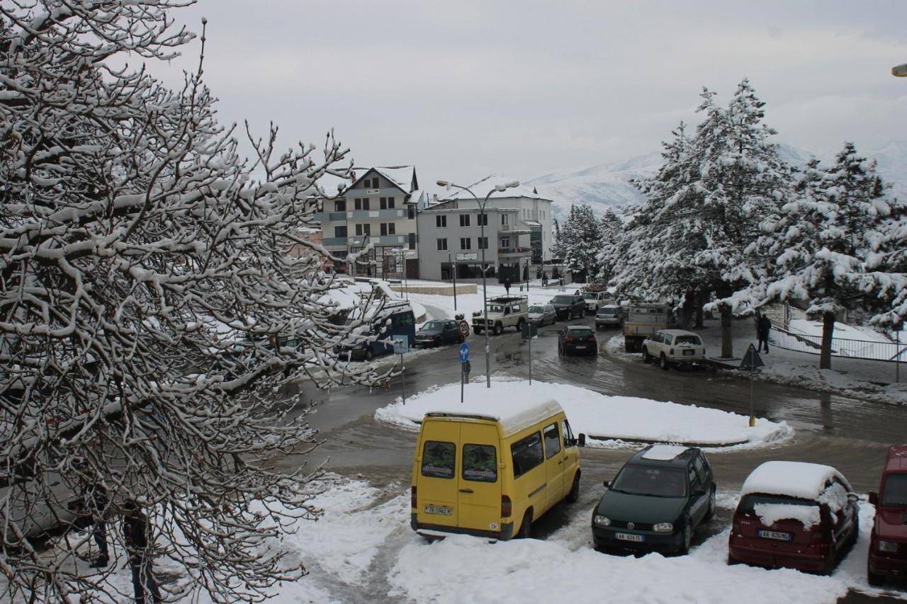 Hotel Kings Apartments Bajram Curri Extérieur photo