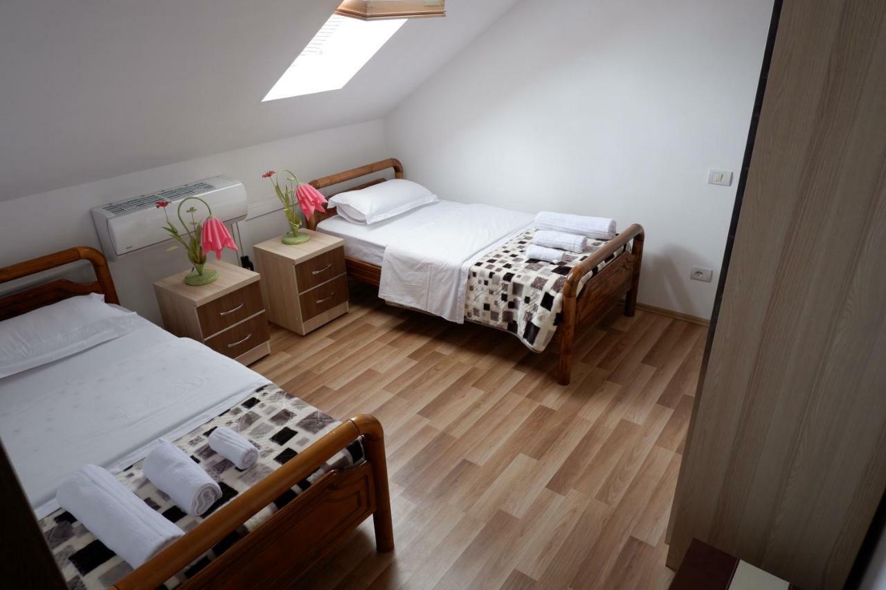 Hotel Kings Apartments Bajram Curri Extérieur photo