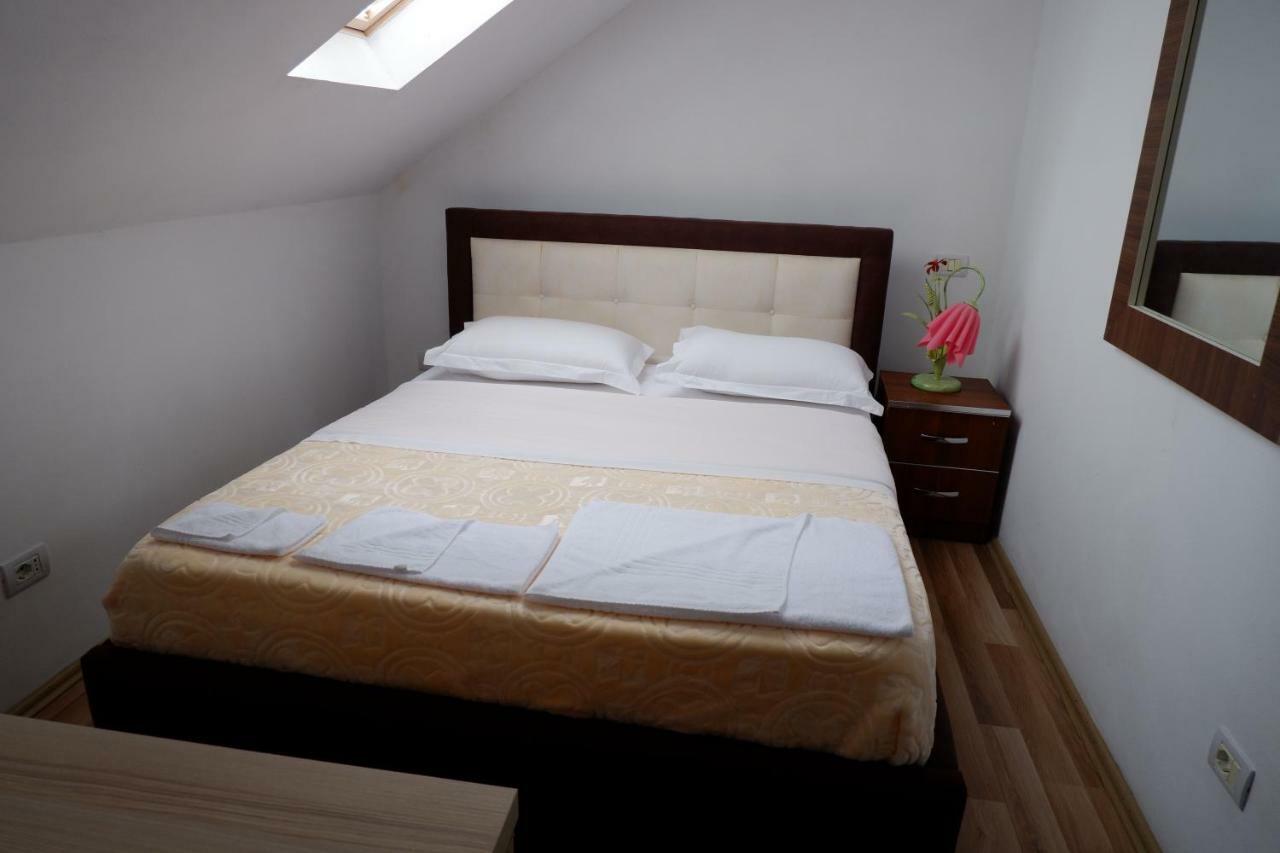 Hotel Kings Apartments Bajram Curri Extérieur photo