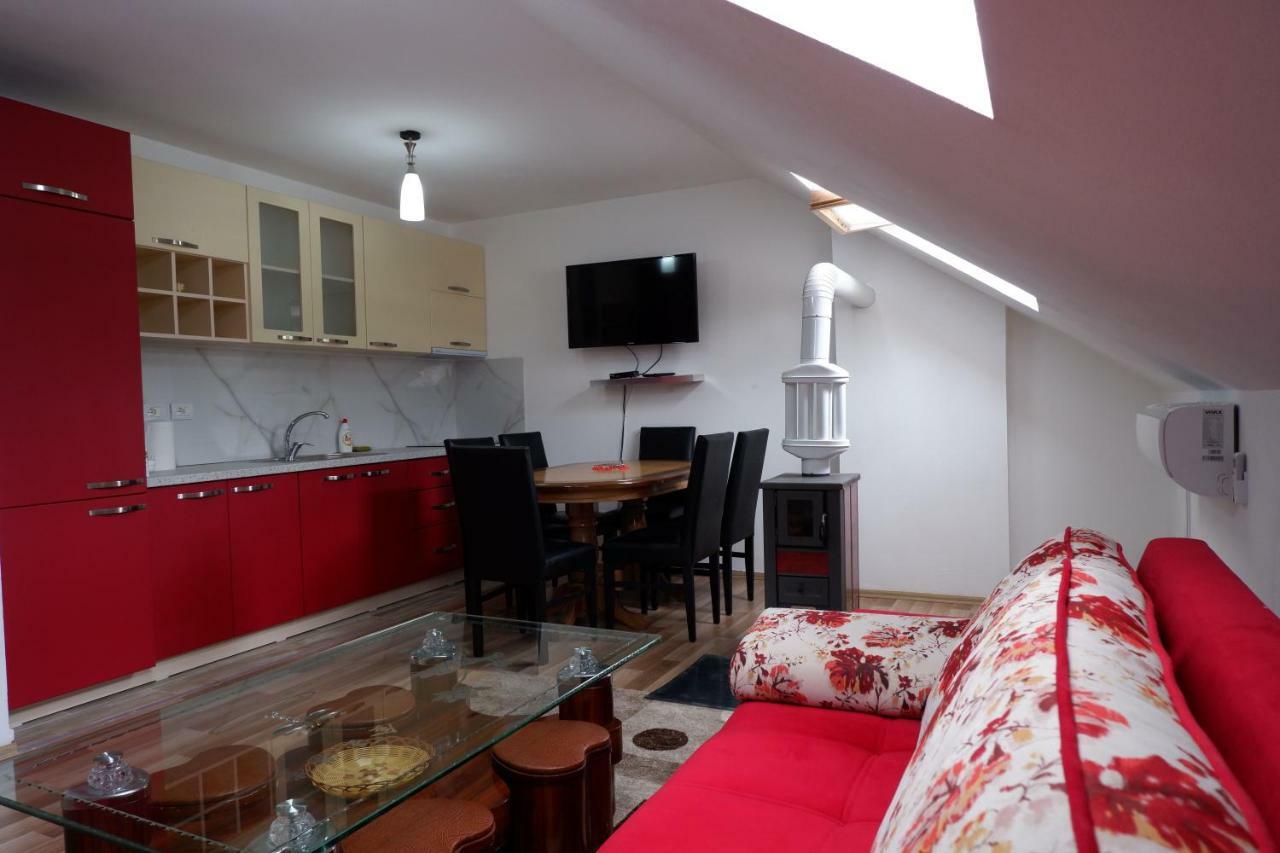 Hotel Kings Apartments Bajram Curri Extérieur photo