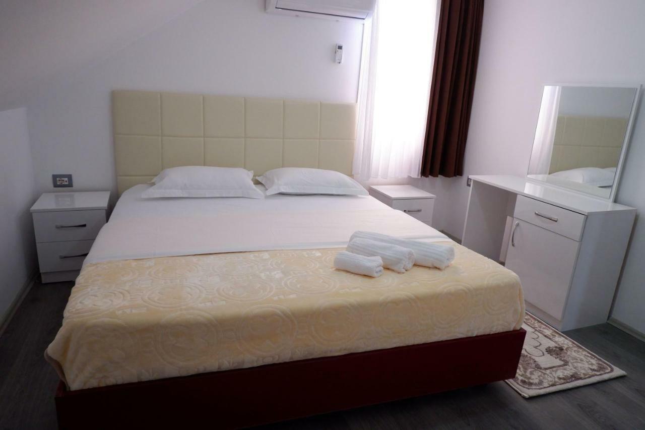 Hotel Kings Apartments Bajram Curri Extérieur photo