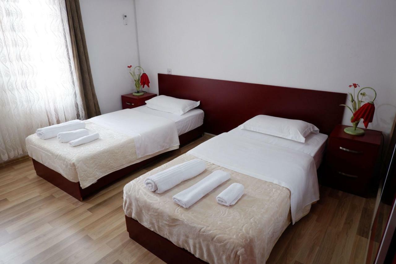 Hotel Kings Apartments Bajram Curri Extérieur photo