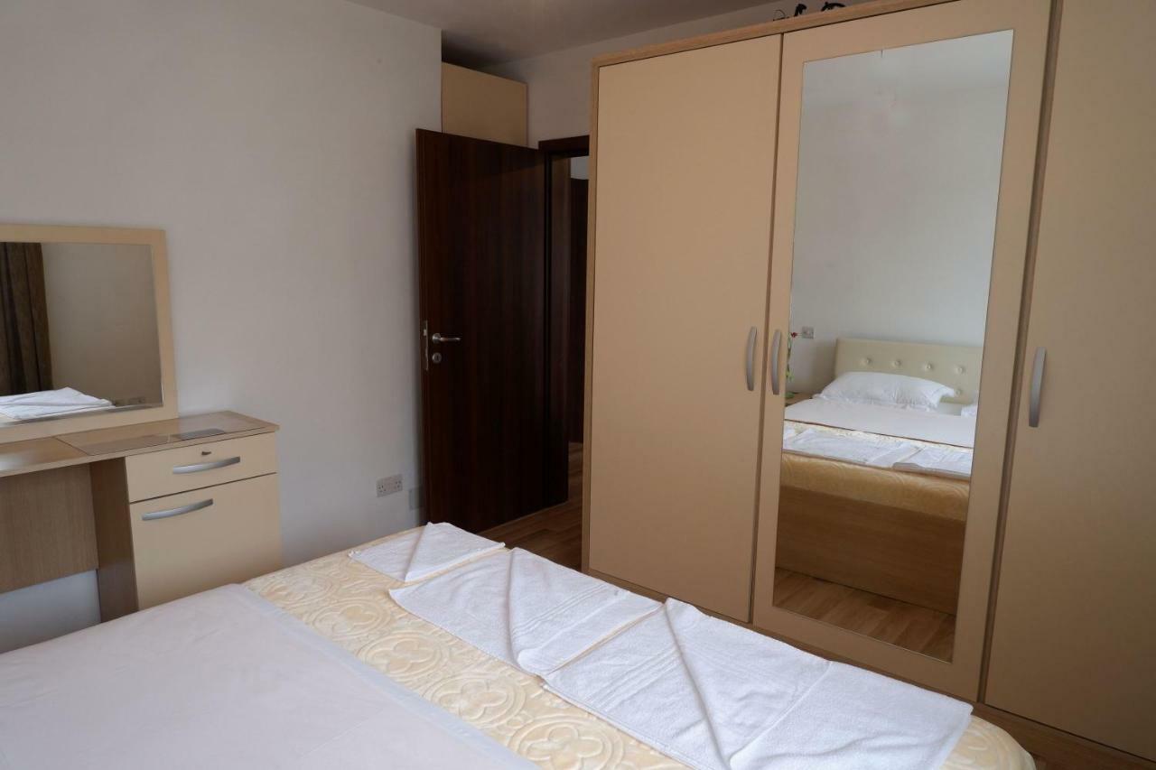Hotel Kings Apartments Bajram Curri Extérieur photo