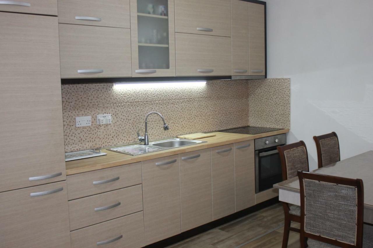 Hotel Kings Apartments Bajram Curri Extérieur photo