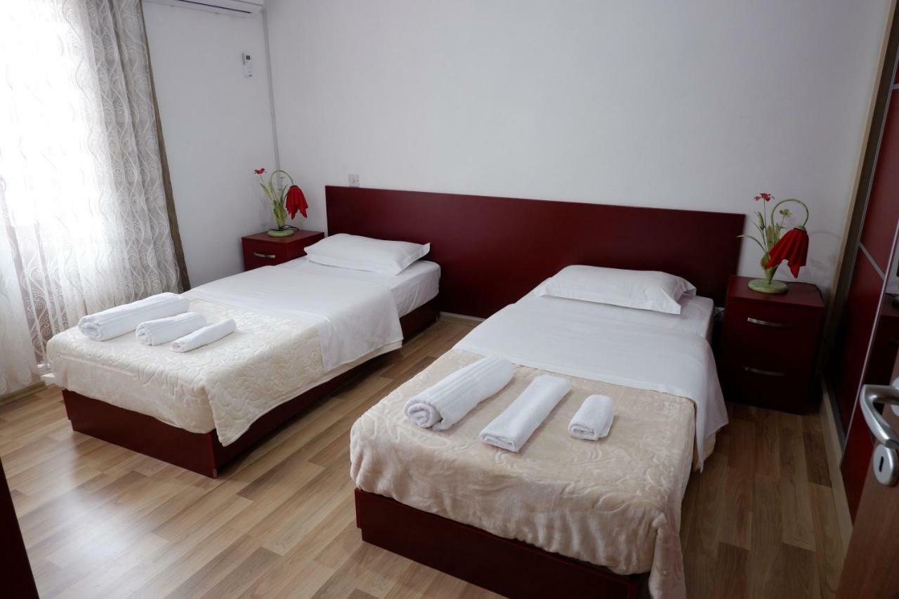 Hotel Kings Apartments Bajram Curri Extérieur photo