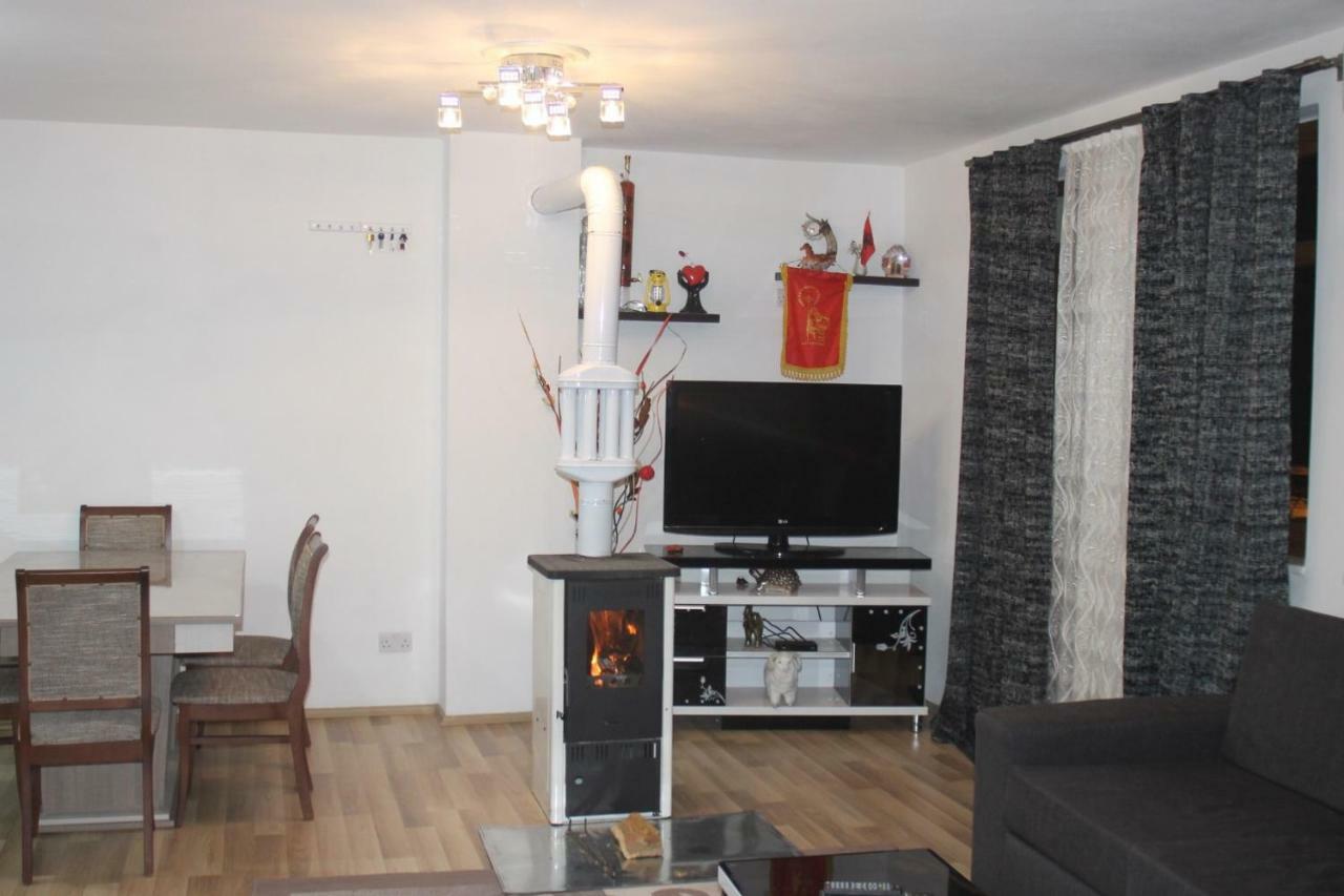 Hotel Kings Apartments Bajram Curri Extérieur photo