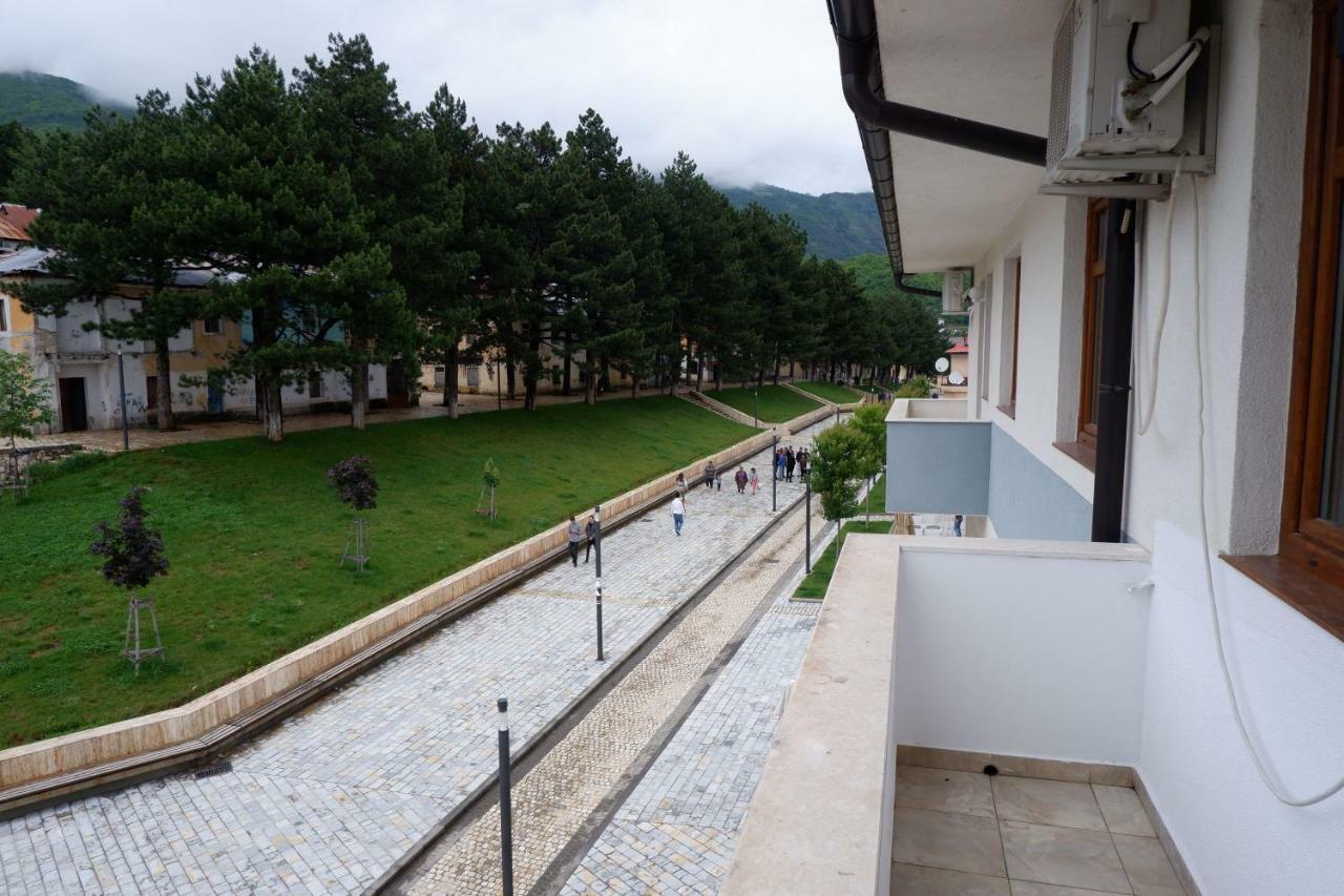 Hotel Kings Apartments Bajram Curri Extérieur photo