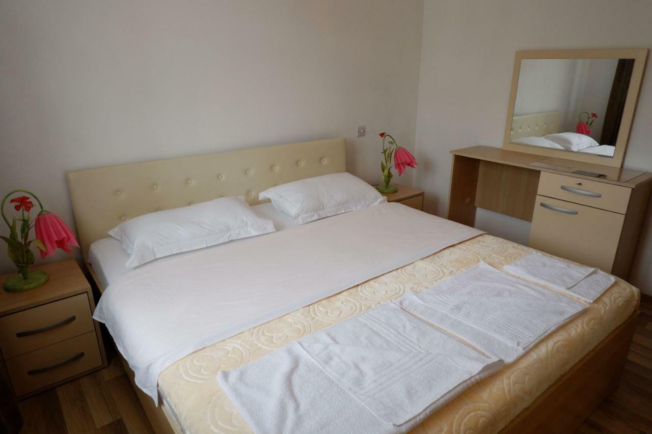 Hotel Kings Apartments Bajram Curri Extérieur photo